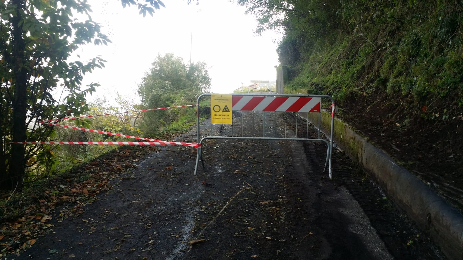 Chiusura strada comunale camporella